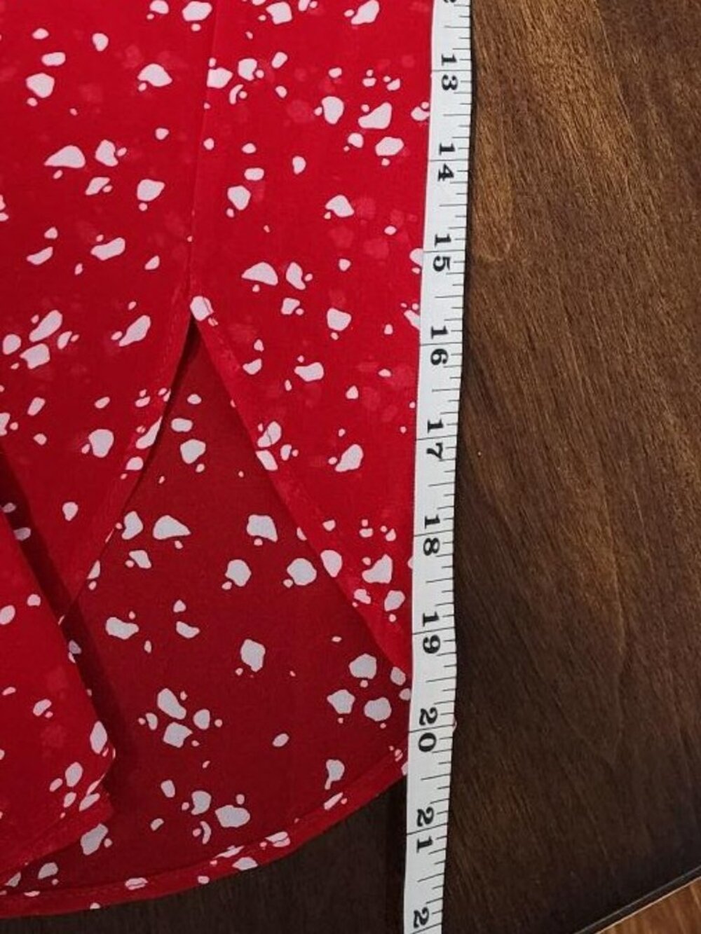 Vibrant red abstract print V-neck blouse, sheer slit flutter sleeves. Siddhe 4X - Picture 11 of 15